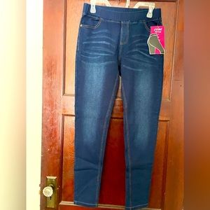 Jvini Denim Jeggings size medium NWT